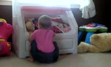 Βίντεο: Δεν φαντάζεστε τι φοβάται θανάσιμα αυτό το κοριτσάκι!