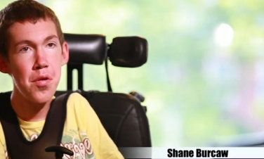 Βίντεο: Η απίστευτη ιστορία ενός πιτσιρικά που δίνει τη μάχη του στο αναπηρικό καροτσάκι!