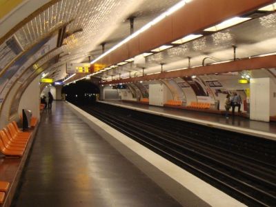 Γέννησε μέσα στο μετρό και πήρε… ελευθέρας!