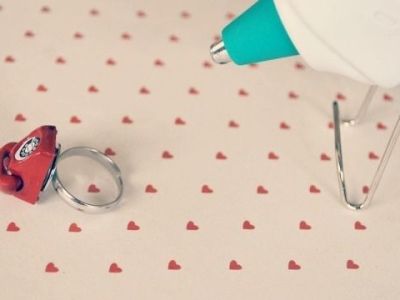 Φτιάξτε υπέροχα δαχτυλιδάκια από τα παιχνίδια της κόρης σας!