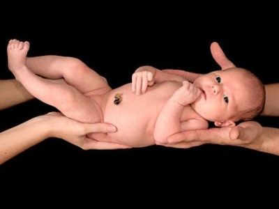 Νέα μαμά: Πότε «πέφτει» ο αφαλός και πώς πρέπει να τον φροντίζω;