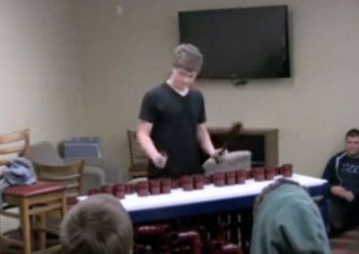 Απίστευτο: Δημιούργησε το δικό του μουσικό όργανο και παίζει από Lady Gaga μέχρι κλασική μουσική! (βίντεο)