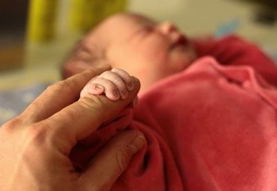 Γυναίκα άρπαξε νεογέννητο από μαιευτήριο και εξαφανίστηκε