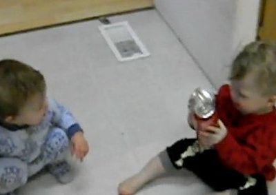 Όταν παιχνίδι καταλήγει σε… καβγά! (βίντεο)