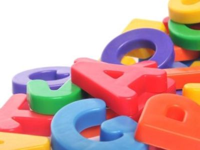 Στολίστε την πόρτα του υπνοδωματίου του με το όνομα του!