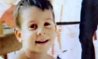 Ποιος είναι ο πιτσιρικάς της φωτογραφίας που σήμερα είναι επιτυχημένος παρουσιαστής;