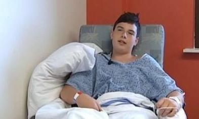 Έφηβος «αντιμετώπισε» καρχαρία με τα χέρια του!