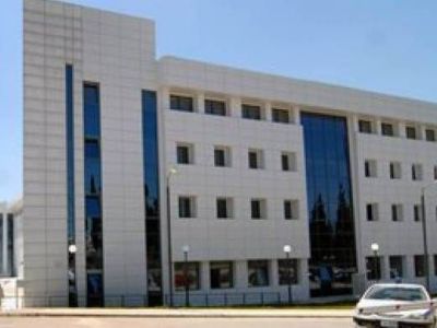 ΤΩΡΑ: Δακρυγόνα στο υπουργείο Παιδείας