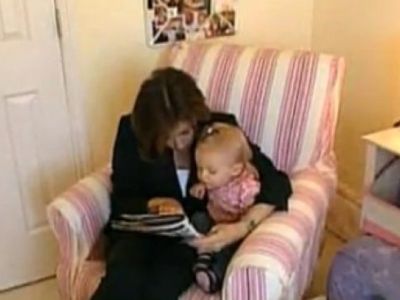 Δείτε μια πιτσιρίκα 17 μηνών να διαβάζει! (βίντεο)