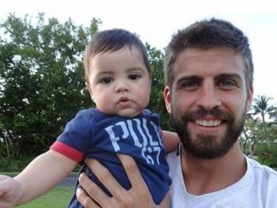 Δείτε τον χαζομπαμπά Pique να παίζει με τον Milan (photos)!