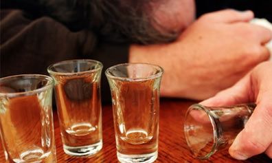 Αληθινή ιστορία: «Πίστεψα ότι είναι ο άνδρας της ζωής μου, αλλά το αλκοόλ μας διέλυσε!»