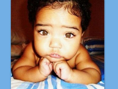 Έχετε δει πιο όμορφο μωρό; Είναι η...