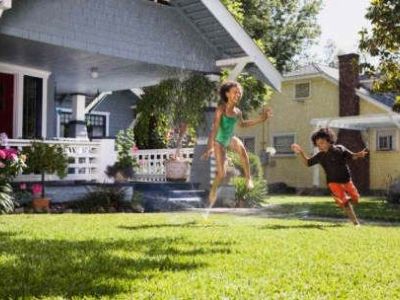 Αφήστε το παιδί να παίξει στον κήπο! Κανόνες ασφάλειας!