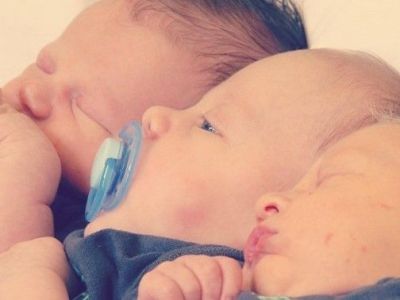 Απίστευτο! Τρεις αδελφές γέννησαν τον ίδιο μήνα!