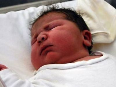 Το πιο υπέρβαρο μωρό γεννήθηκε με φυσιολογικό τοκετό  στην Ισπανία και ζυγίζει 6,2 κιλά.
