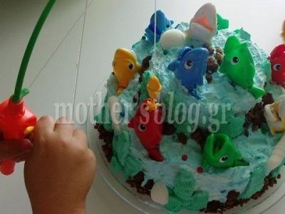 Δείτε βήμα - βήμα: Εύκολη παρασκευή απίθανης τούρτας γενεθλίων με θέμα τη θάλασσα! (φωτογραφίες)