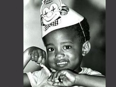 Ποιος είναι ο γλυκύτατος μπόμπιρας της φωτογραφίας;