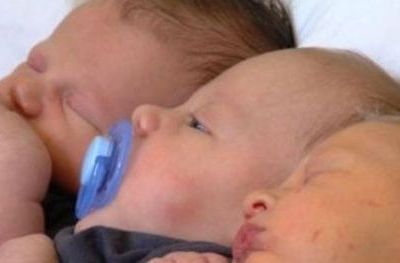 Τρεις αδελφές γέννησαν αγόρια και μάλιστα τον ίδιο μήνα