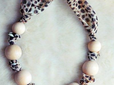 Φτιάξτε απίθανα κολιέ από χάντρες δεμένες σε μαντήλι!