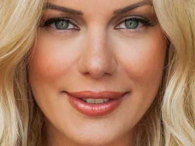 Ζέτα Μακρυπούλια: «Ένα μεγάλο κομμάτι της παιδικής μου ηλικίας ήταν πολύ δύσκολο αλλά δεν θα ήθελα να το ανοίξω»