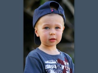 Δεν πάει το μυαλό σας ποιος είναι ο ξανθός μπόμπιρας της φωτογραφίας!