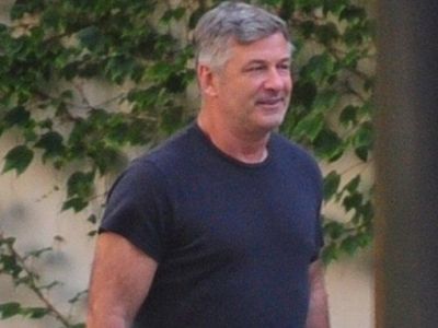 Μπαμπάς για δεύτερη φορά στα 55 του χρόνια ο Άλεκ Μπόλντγουιν