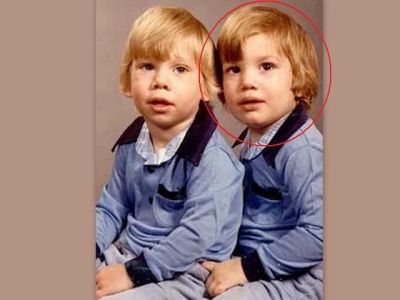 Ποιος είναι ο μπόμπιρας με τον δίδυμο αδελφό του;