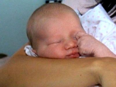 Πρώτη επίσημη εμφάνιση της νεογέννητης κόρης του Άλεκ Μπόλντουιν! (φωτογραφίες)