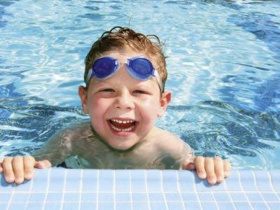 Γιατί το κολυμβητήριο είναι μια από τις ιδανικές εξωσχολικές δραστηριότητες;