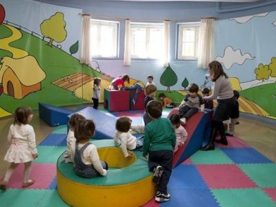 Το «Ίδρυμα Νιάρχου» προσφέρει θέση  σε 3.555 παιδιά που έμειναν εκτός παιδικών σταθμών!