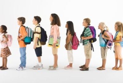 Έρευνα: 6 στα 10 παιδιά του Δημοτικού υποφέρουν από πόνους στην πλάτη εξαιτίας της βαριάς σχολικής τσάντας