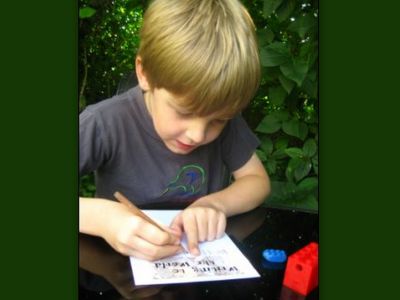 Συγκλονιστικό! 5χρόνος γράφει γράμματα σε κάθε χώρα για να κάνει καλύτερο τον κόσμο!