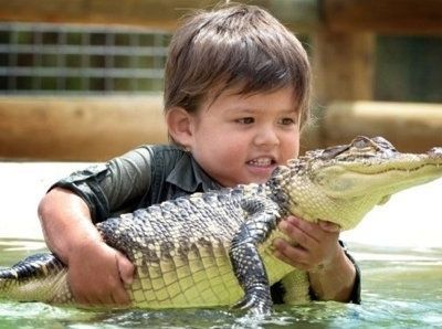3χρονο αγοράκι, ο νεότερος κυνηγός κροκοδείλων