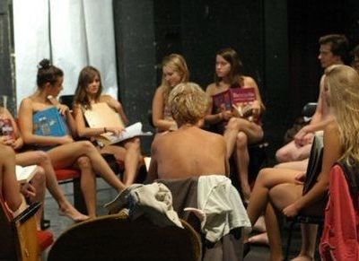 Αυτό ήταν μάθημα! Φοιτητές πήγαν γυμνοί για μάθημα!