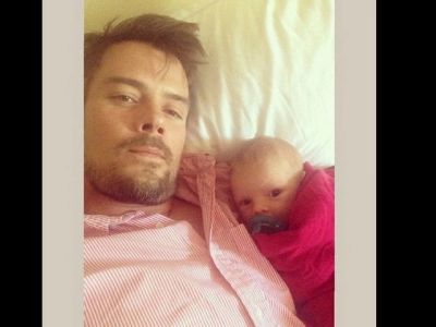 Ο Τζος Νταχάμελ παρακολουθεί ποδόσφαιρο με τον γιο του!