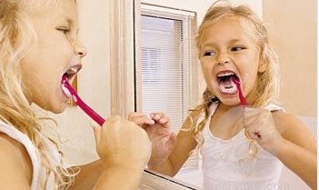 3 λάθη που κάνουμε στο βούρτσισμα των δοντιών μας και τα μαθαίνουμε και στα παιδιά μας!