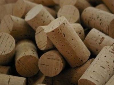 Φτιάξτε μοναδικές κρεμάστρες από φελλό!