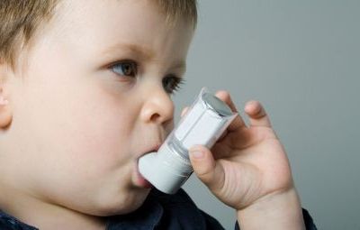 Έρευνα: Ένα στα τέσσερα παιδιά παρουσιάζει άσθμα από το νέφος!