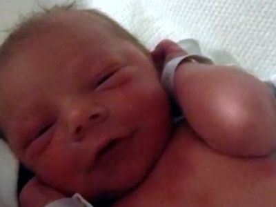 Η αληθινή ιστορία της υιοθεσίας ενός αγοριού μέσα από ένα βίντεο