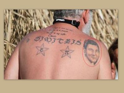 Δε φαντάζεστε ποιος πολυαγαπημένος Έλληνας ηθοποιός έχει το πρόσωπο του γιου του σε τατουάζ!