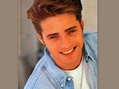 Ξεχάστε τον Μπράντον που ξέρατε! Πλέον είναι τρυφερός μπαμπάς για τα παιδιά του! (φωτογραφίες)