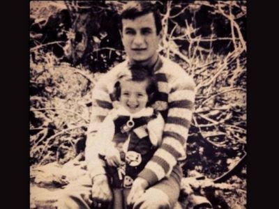 Τα δύσκολα παιδικά χρόνια Ελληνίδας παρουσιάστριας και η φωτογραφία της με τον αλκοολικό πατέρα της!