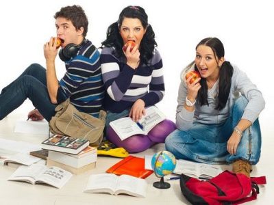 Ποια είναι η ιδανική καθημερινή διατροφή ενός εφήβου;