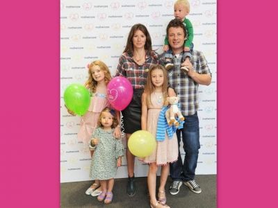 Ο Τζέιμι Όλιβερ απαγορεύει στην μεγαλύτερη κόρη του να έχει κινητό και λογαριασμούς στα social media!