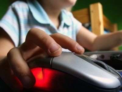 Ο διάλογος στο ίντερνετ, βοηθάει ψυχολογικά τους απομονωμένους νέους