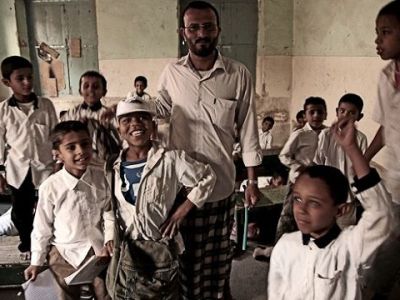 Ένα συγκλονιστικό φωτογραφικό ταξίδι σε σχολεία στις μακρινές γειτονιές του κόσμου