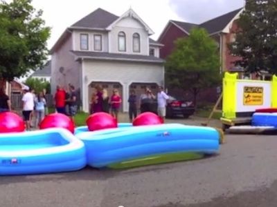 Το Wipe Out για παιδιά παίζει και δεύτερη σεζόν στους δρόμους της γειτονιάς (βίντεο)