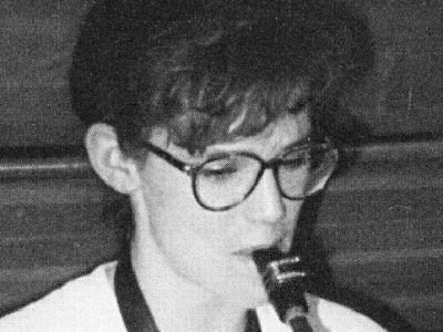 Αυτή κι αν είναι αλλαγή! Ποια πασίγνωστη ηθοποιός είναι το κορίτσι της φωτογραφίας