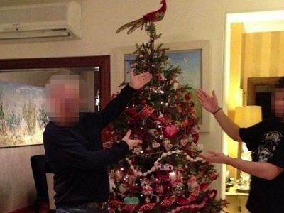 Αγαπημένος ηθοποιός, μας παρουσιάζει περήφανος το δέντρο που στόλισε μαζί με τον γιο του! (φωτογραφίες)