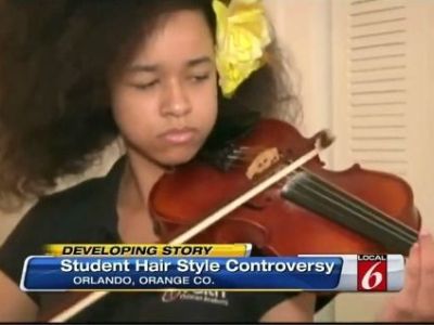 Ζήτησαν από μαθήτρια να αλλάξει τα μαλλιά της, αλλιώς θα την απέβαλαν από το σχολείο